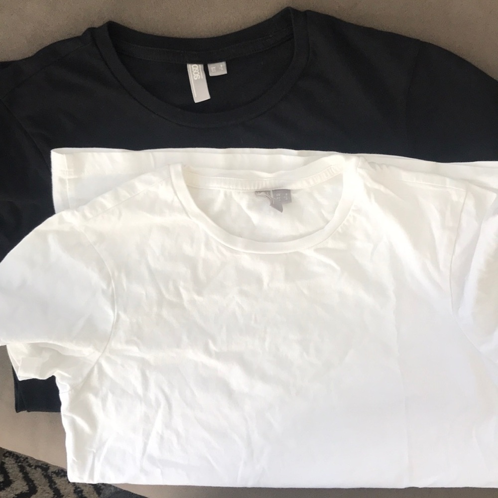 Black and white t-shirt combo